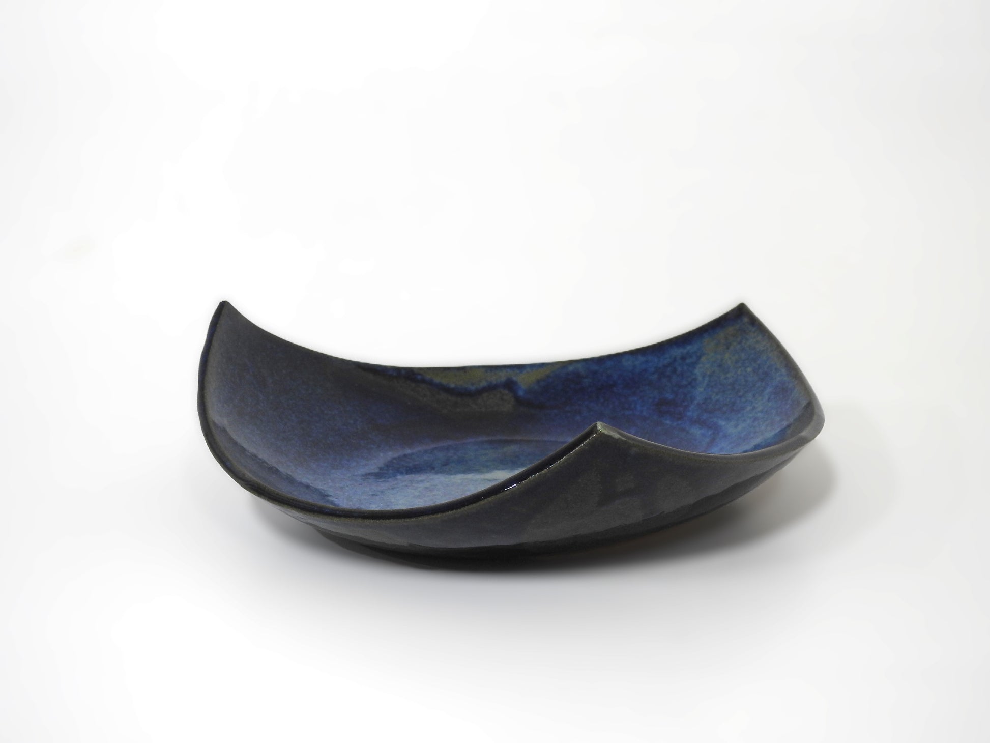 Handmade ceramic plate

Triangular serving plate

Minimalist home decor

Deep blue dish

Artisan tableware

Modern kitchenware

Small ceramic plate

Unique serving dish

Contemporary plate

Handcrafted gift