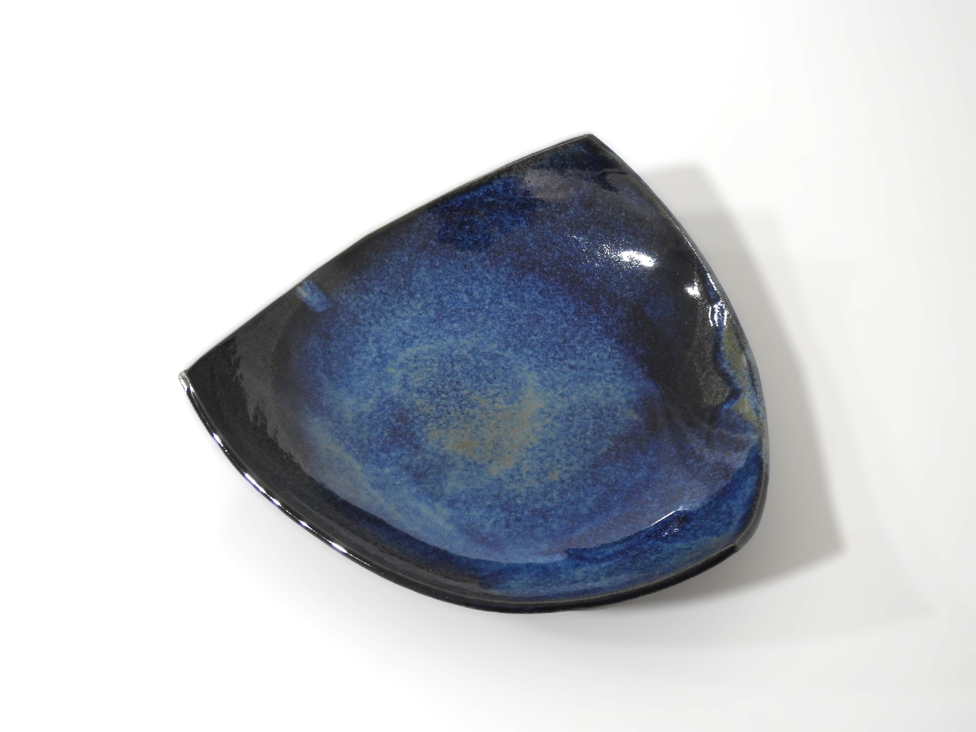 Deep blue ceramic plate

Triangular serving plate

Handcrafted triangular dish

Minimalist blue plate

Artisan ceramic plate

Modern tableware

Unique triangular plate

Small blue ceramic dish

Decorative blue plate

Contemporary ceramic plate