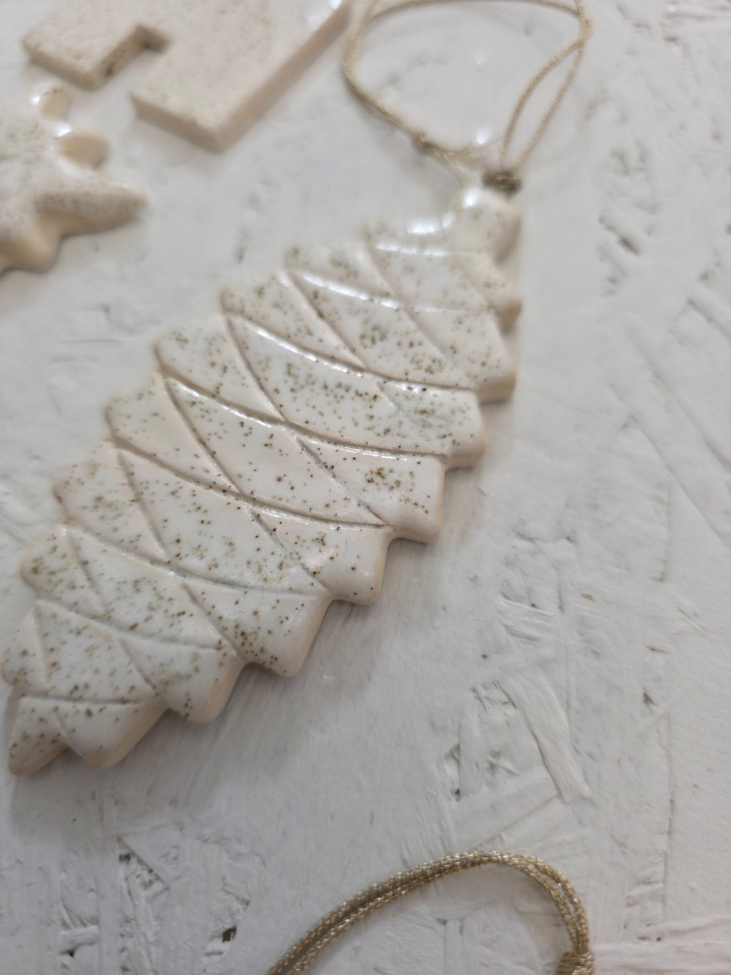 Handmade Ceramic Christmas Ornaments – Minimal White & Beige Gift Box Set (5 pcs)