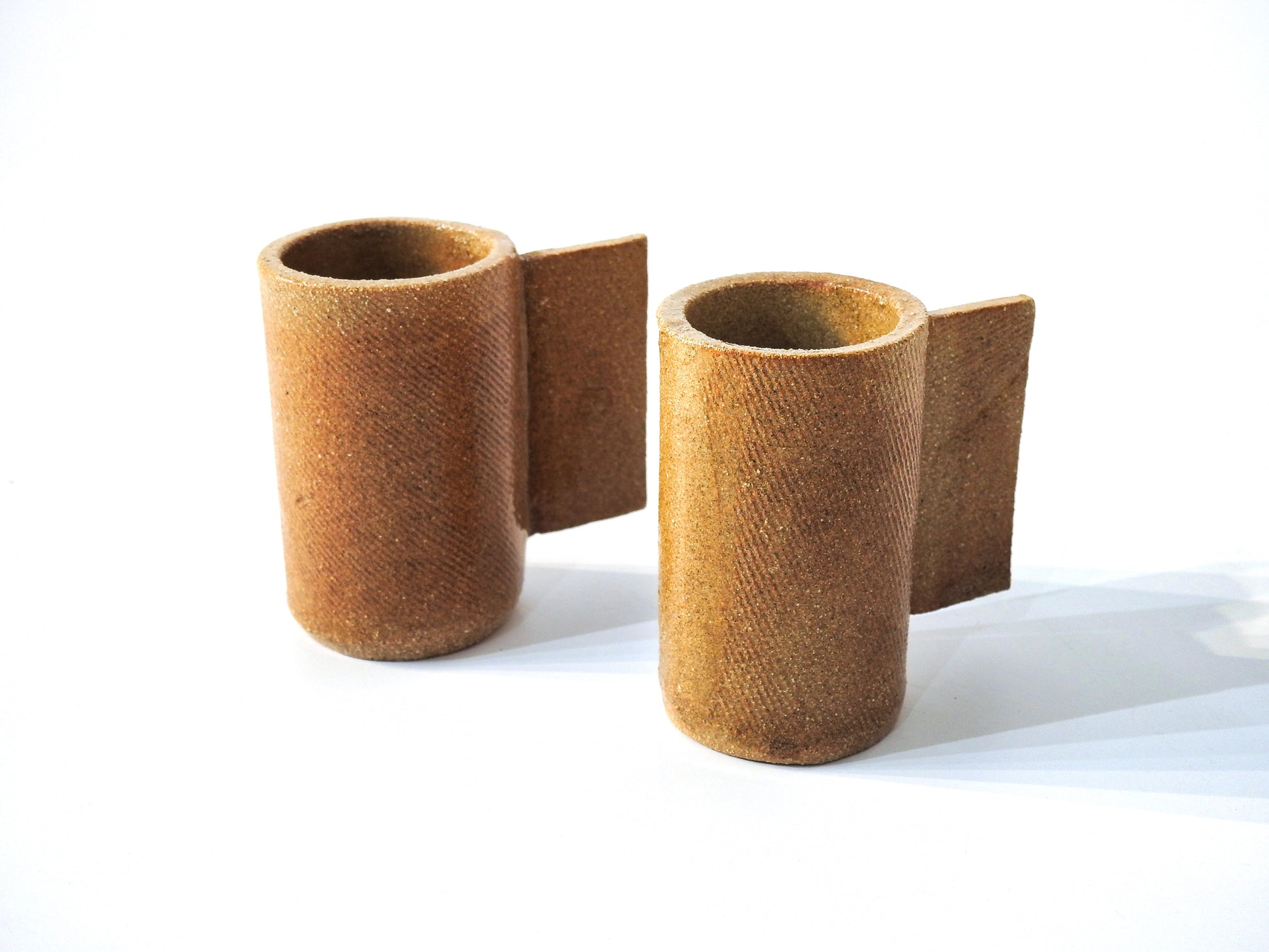 Discover a handmade ceramic espresso cup with a minimal design. Perfect for daily use or as a unique gift.

Modern rustic stoneware mug, crafted by hand. Make your coffee moments truly special.

Unique handmade ceramic cup made of natural clay. Ideal for espresso, cappuccino, or as a thoughtful gift.